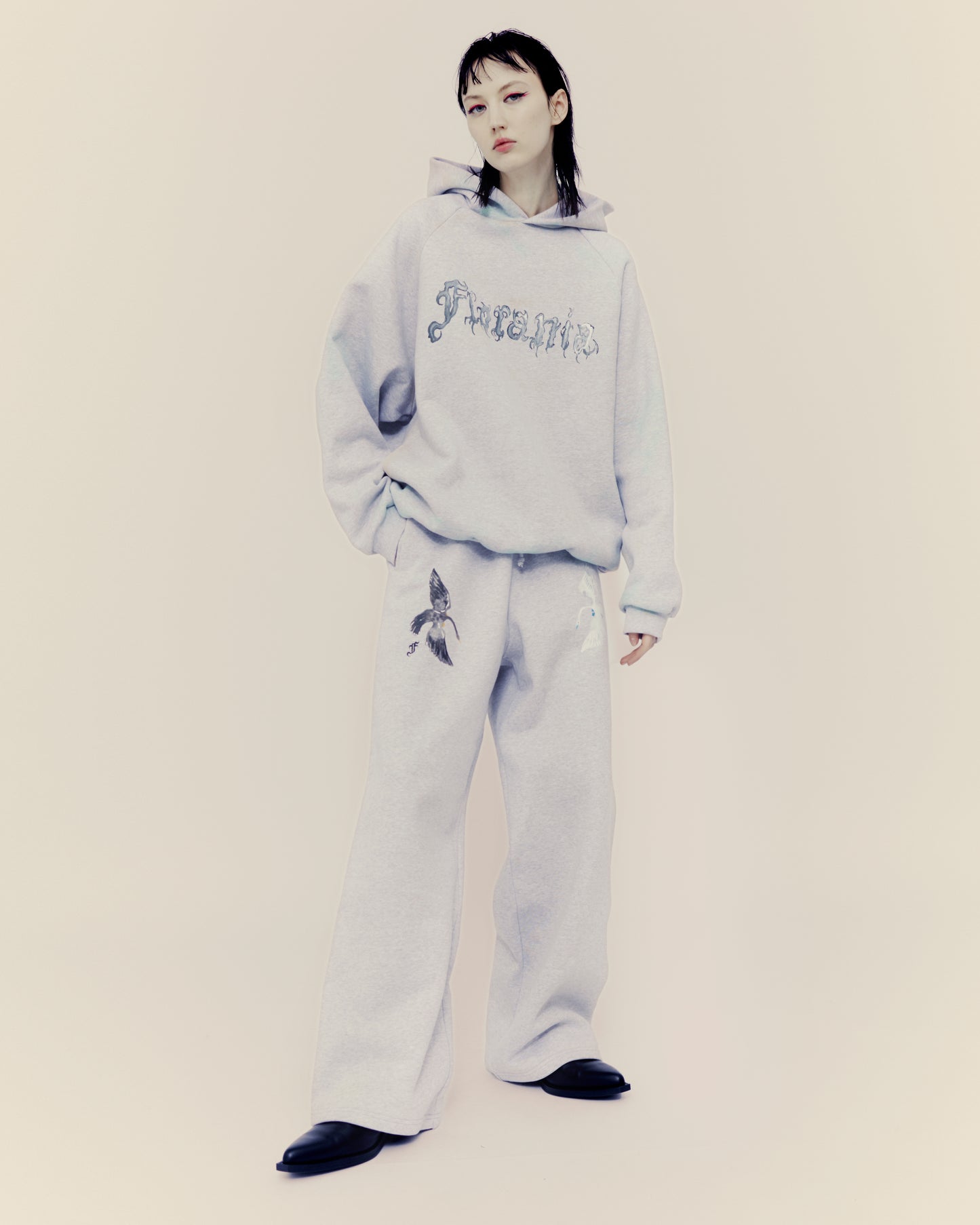 Gray swan printed sweatpants