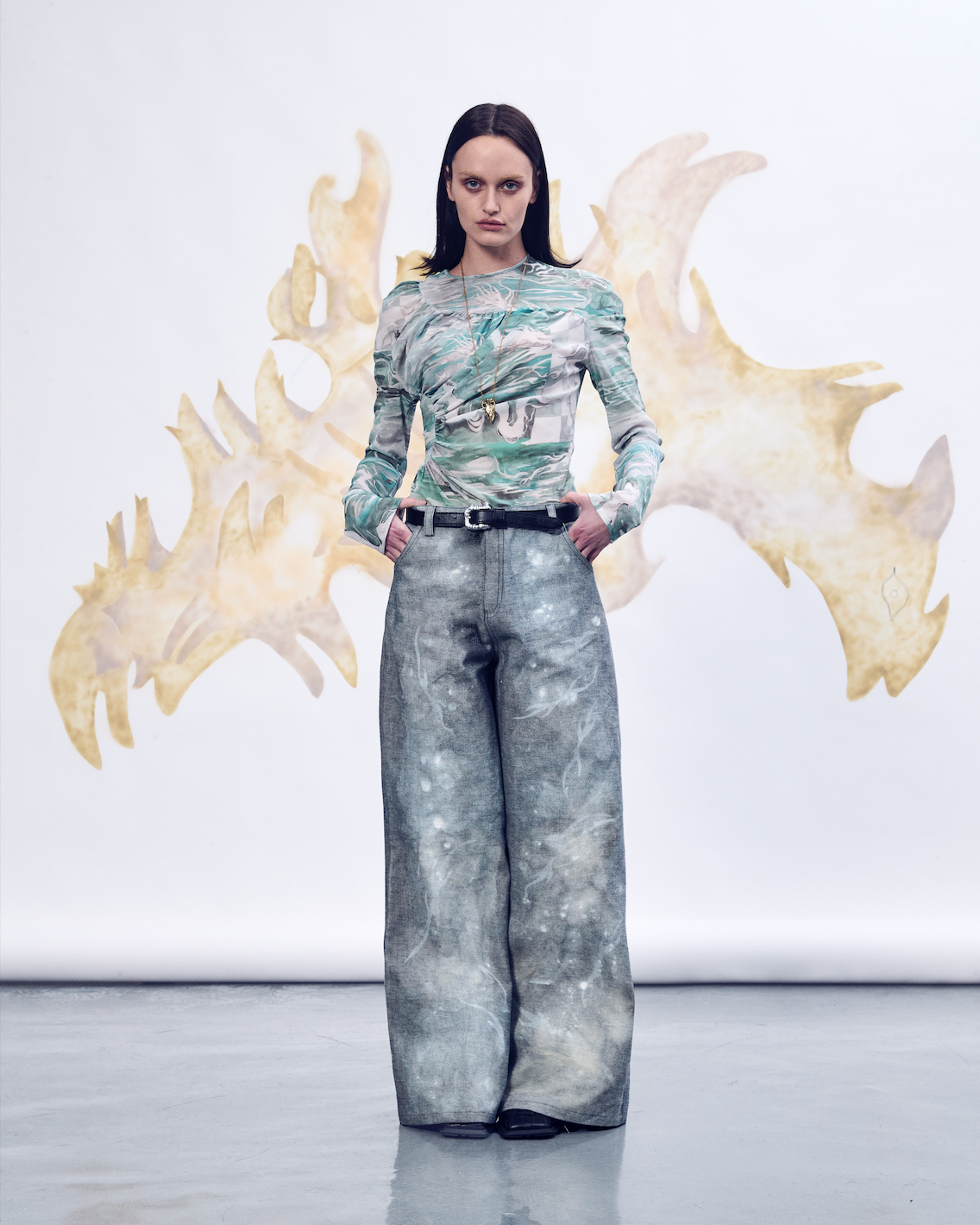 Airbrushed clouds jeans