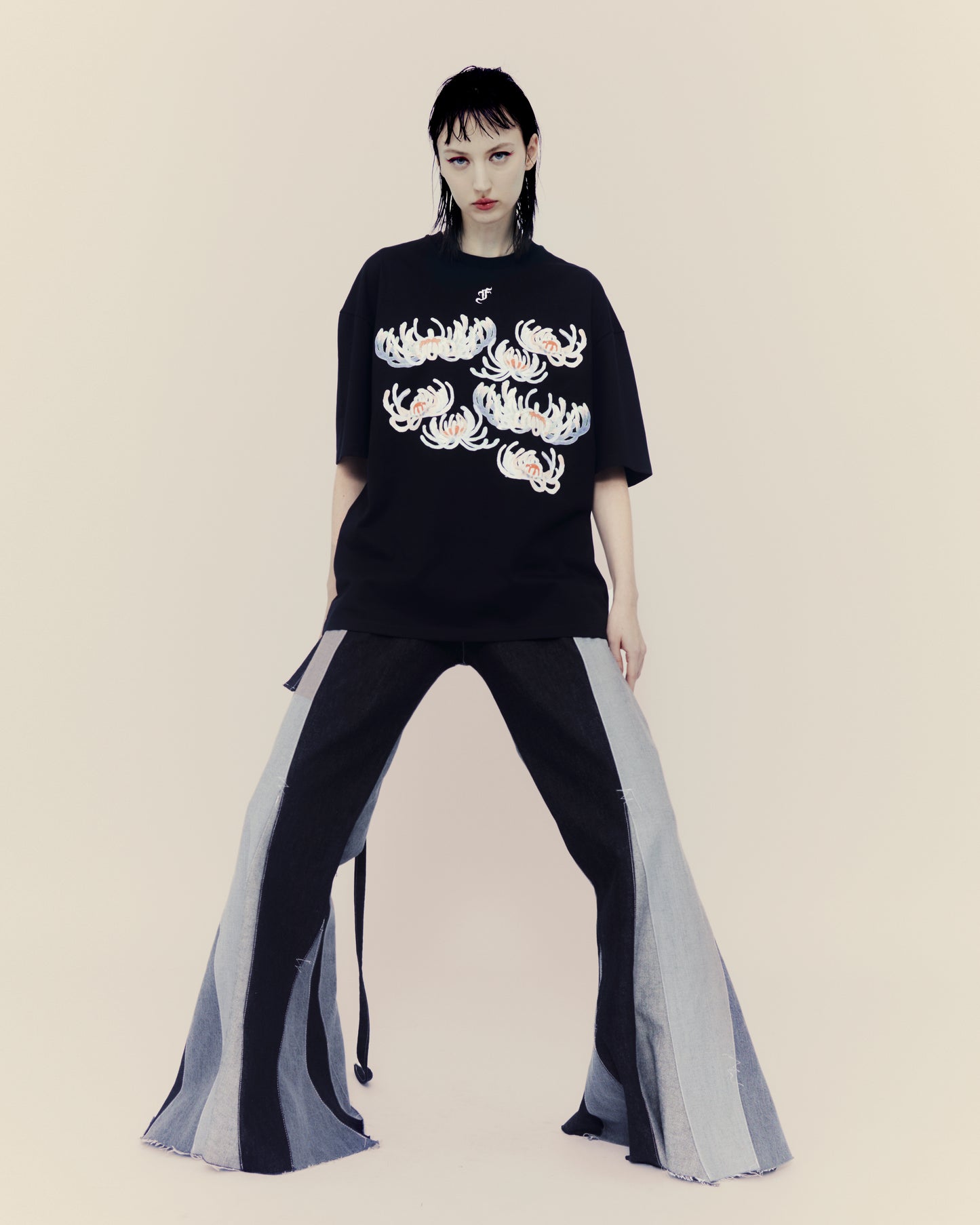 Flowers black Tshirt